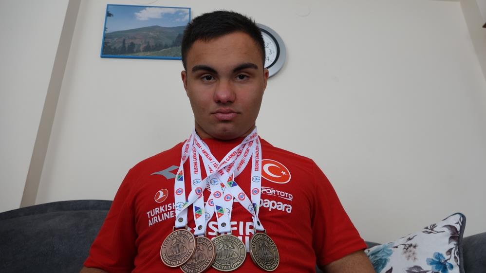Down sendromlu Abdullah İnan Trisome Oyunları'nda 4 madalya kazandı