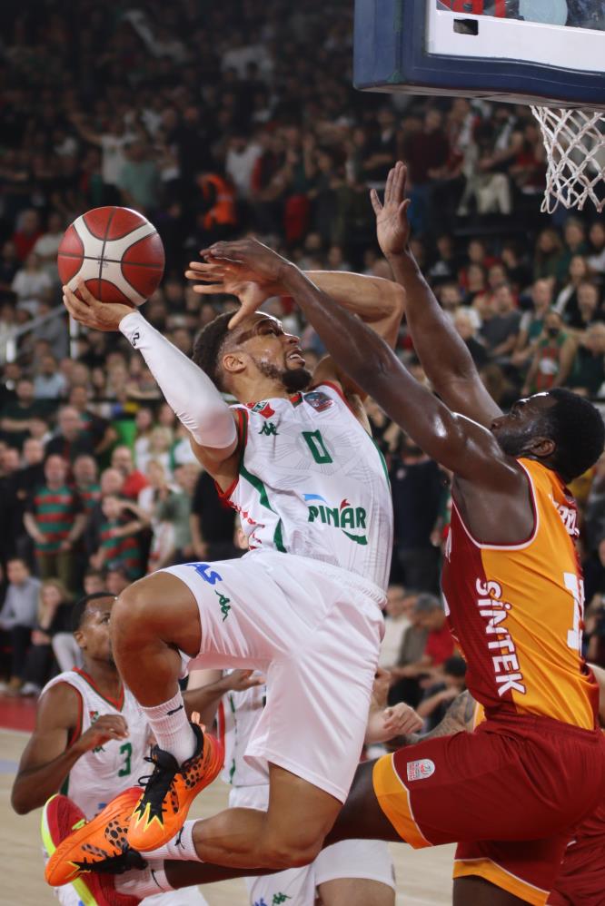 Karşıyaka Basketbol Süper Lig'de  ikinci sırada yer alıyor