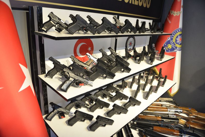 Adana'da Cephaneliğe Baskın! 80 Ruhsatsız Silah Bulundu (2) Result
