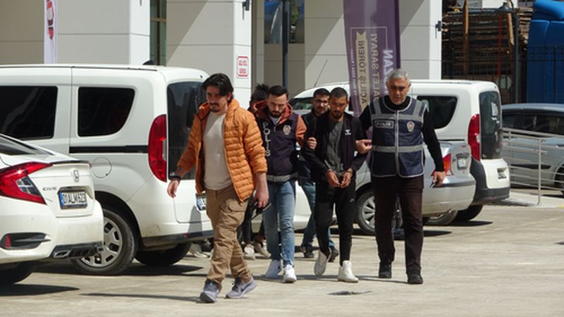 Adana'da Eski Eşine Saldıran Şahıs Yakalanamadı (2) Result