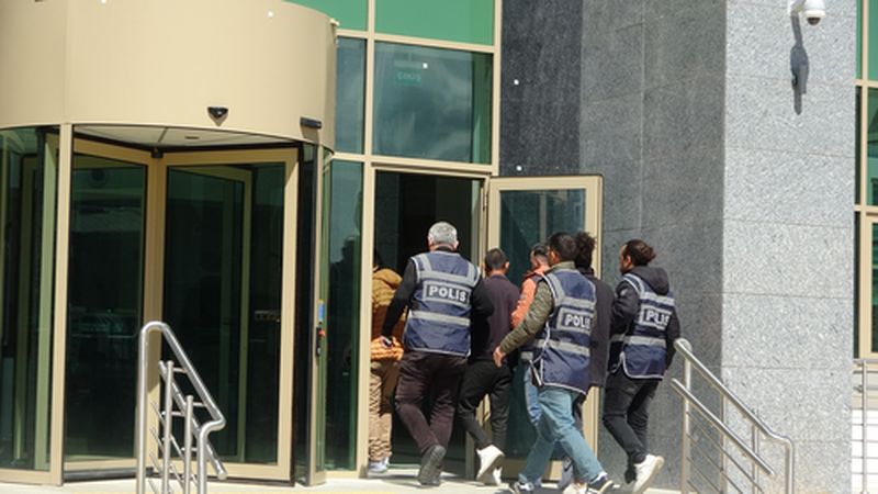 Adana'da Eski Eşine Saldıran Şahıs Yakalanamadı (3) Result