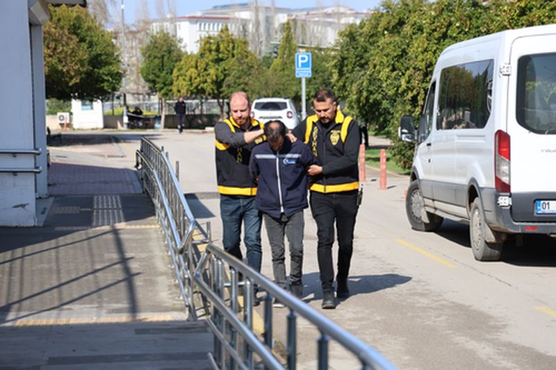 Adana'da Silah Kaçakçılığı Operasyonu! Çuvaldan 31 Tabanca Çıktı (3) Result