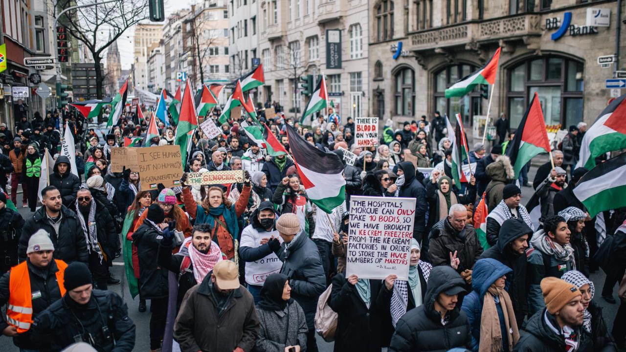 Berlin'de Filistin protestosu: Polis müdahale etti