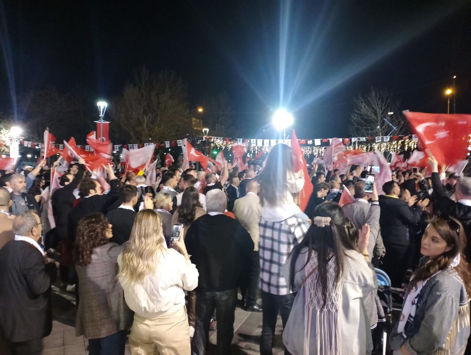 Ankara'da Mansur Yavaş Destekçileri Kutlamalara Başladı! Yavaş'tan Vatandaşa Çağrı (2) Result
