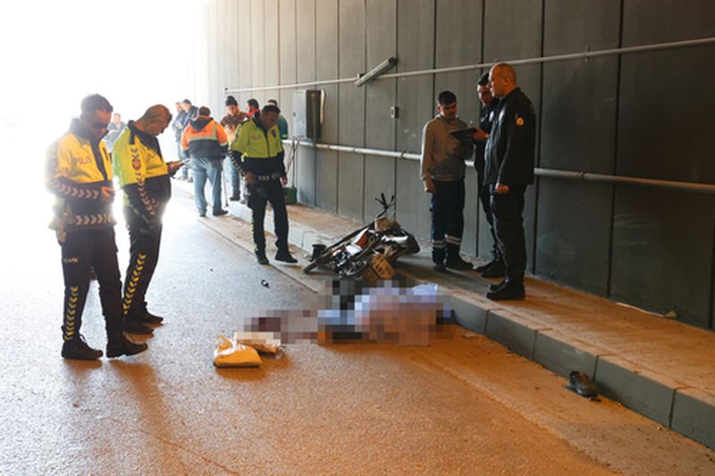 Aracın Sıkıştırdığı Yaşlı Motosiklet Sürücüsü Hayatını Kaybetti (2) Result