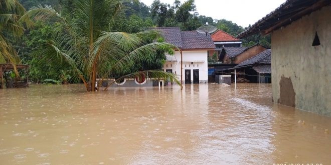 Endonezya'da Sel Ve Toprak Kayması2