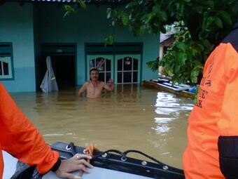 Endonezya'da Sel Ve Toprak Kayması3