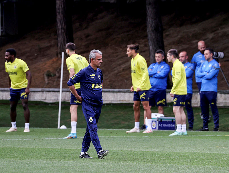 Fenerbahçe Teknik Direktörü İsmail Kartal oyuncularını uyardı