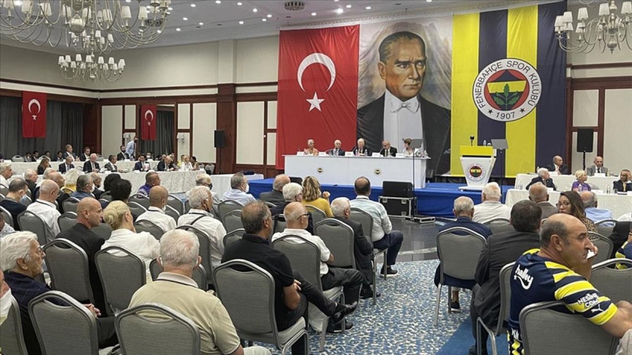 Fenerbahçe 2 Nisan'daki genel kurul toplantısı öncesi toplanıyor