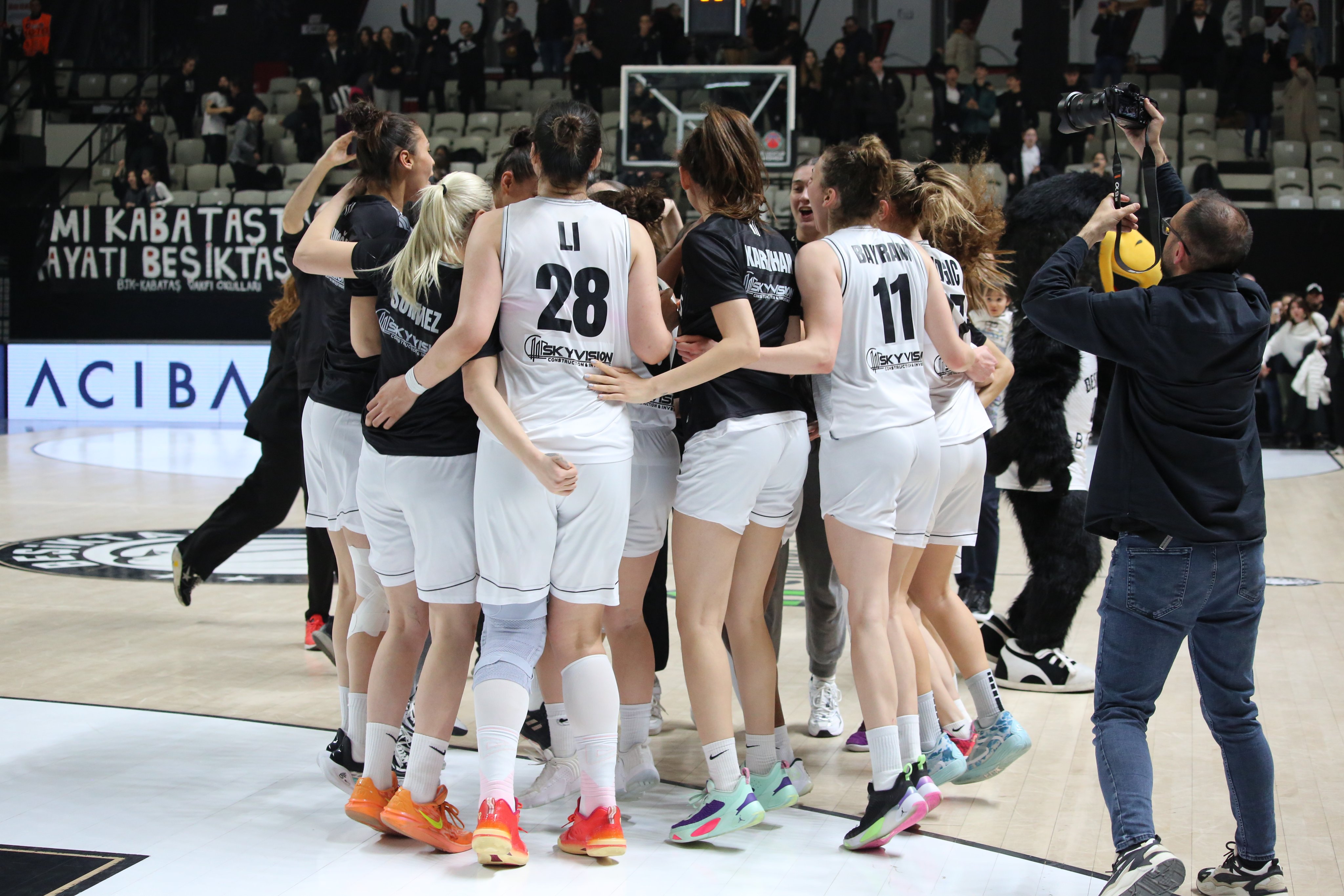 Beşiktaş Basketbol Takımı Avrupa'da ve Türkiye'de başarıya doymuyor