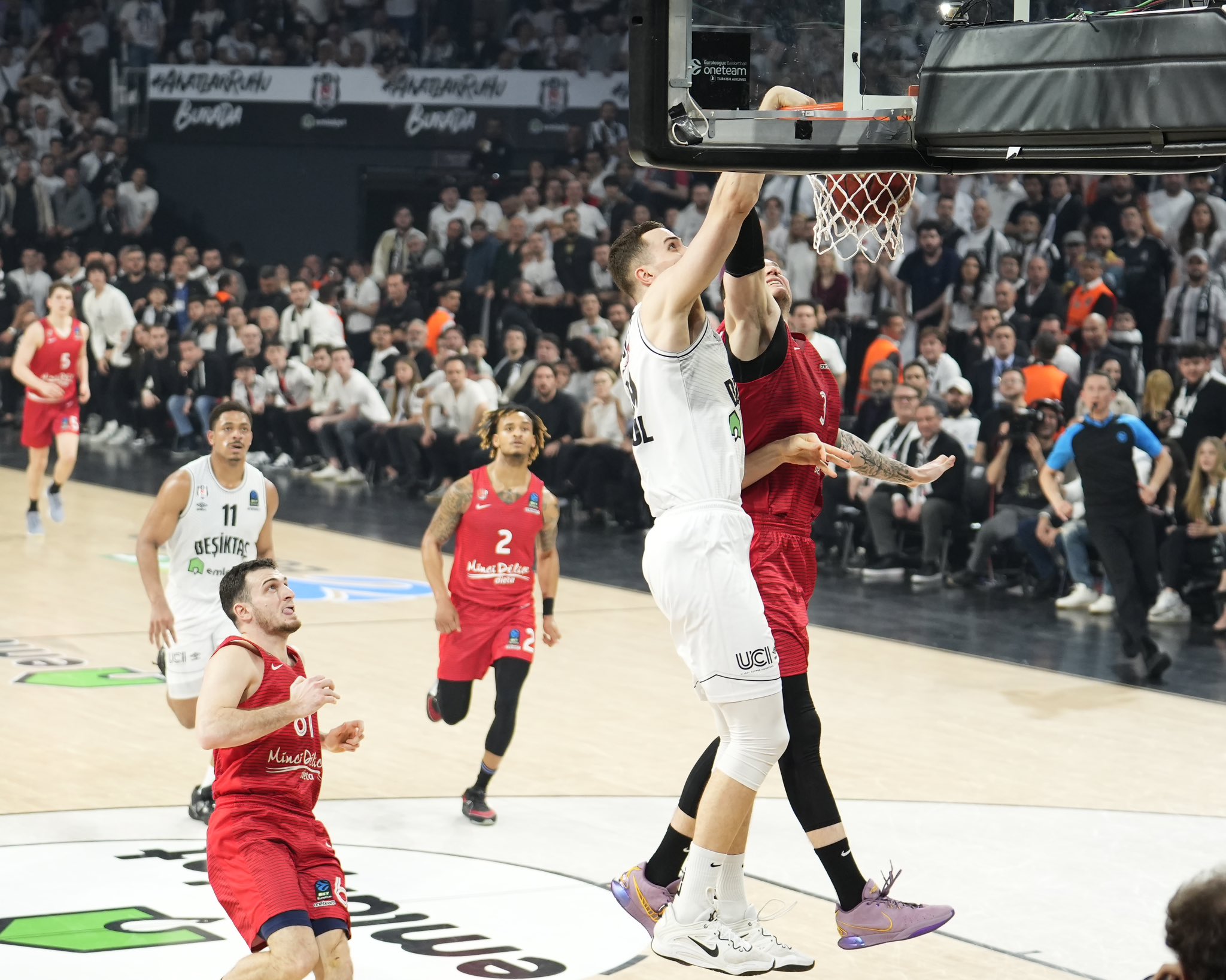 Beşiktaş Basketbol Takımı Avrupa'da  ve Türkiye'de başarıya doymuyor
