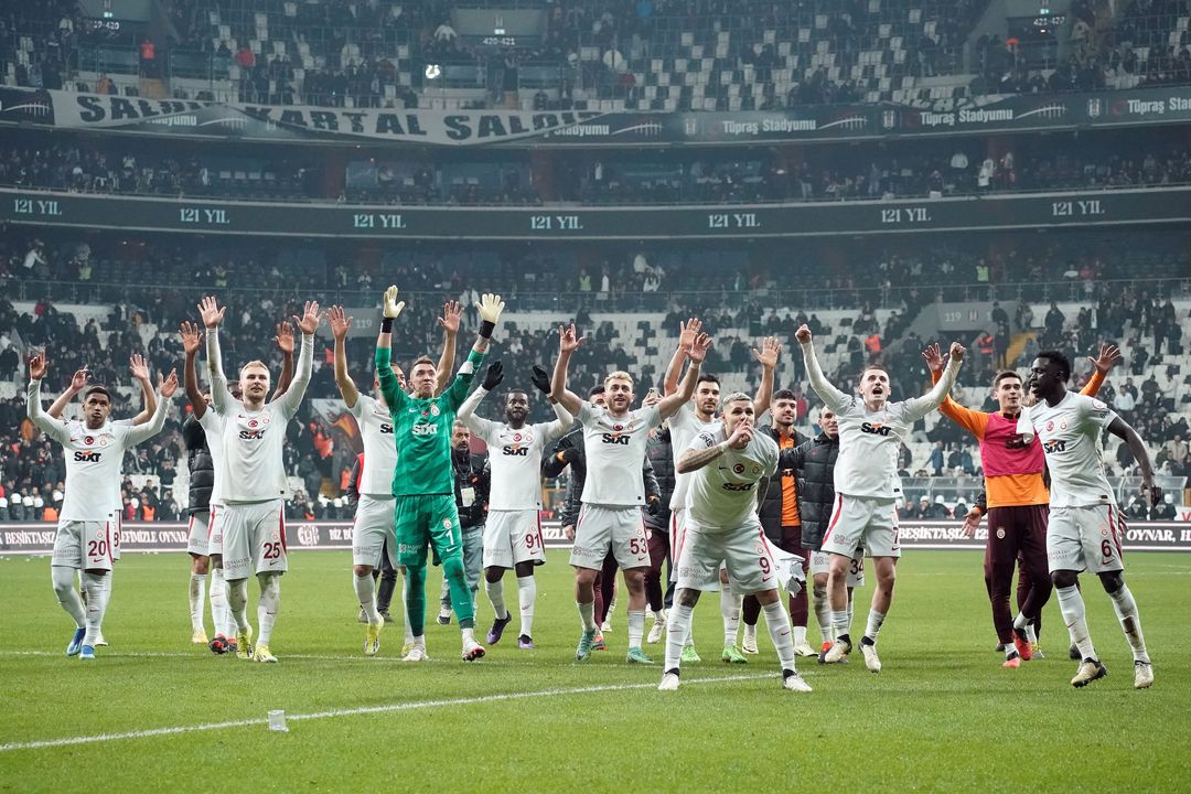 Galatasaray Galibiyeti Taraftarlarıyla Kutladı (2) Result