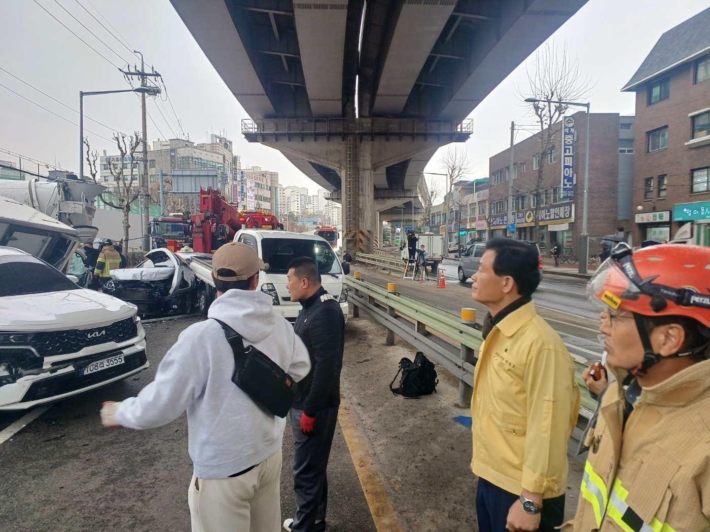 Güney Kore’de 13 Araç Zincirleme Kazaya Karıştı5