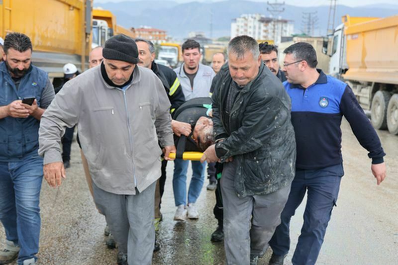 Hatay'da 2 Hafriyat Kamyonları Çarpıştı