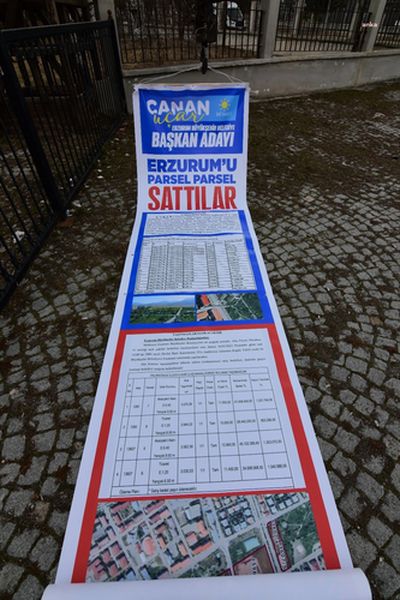 İyi̇ Parti Adayı Ak Partili Belediyenin Sattığı Gayrimenkul Listesini Vinçle Astırdı Result