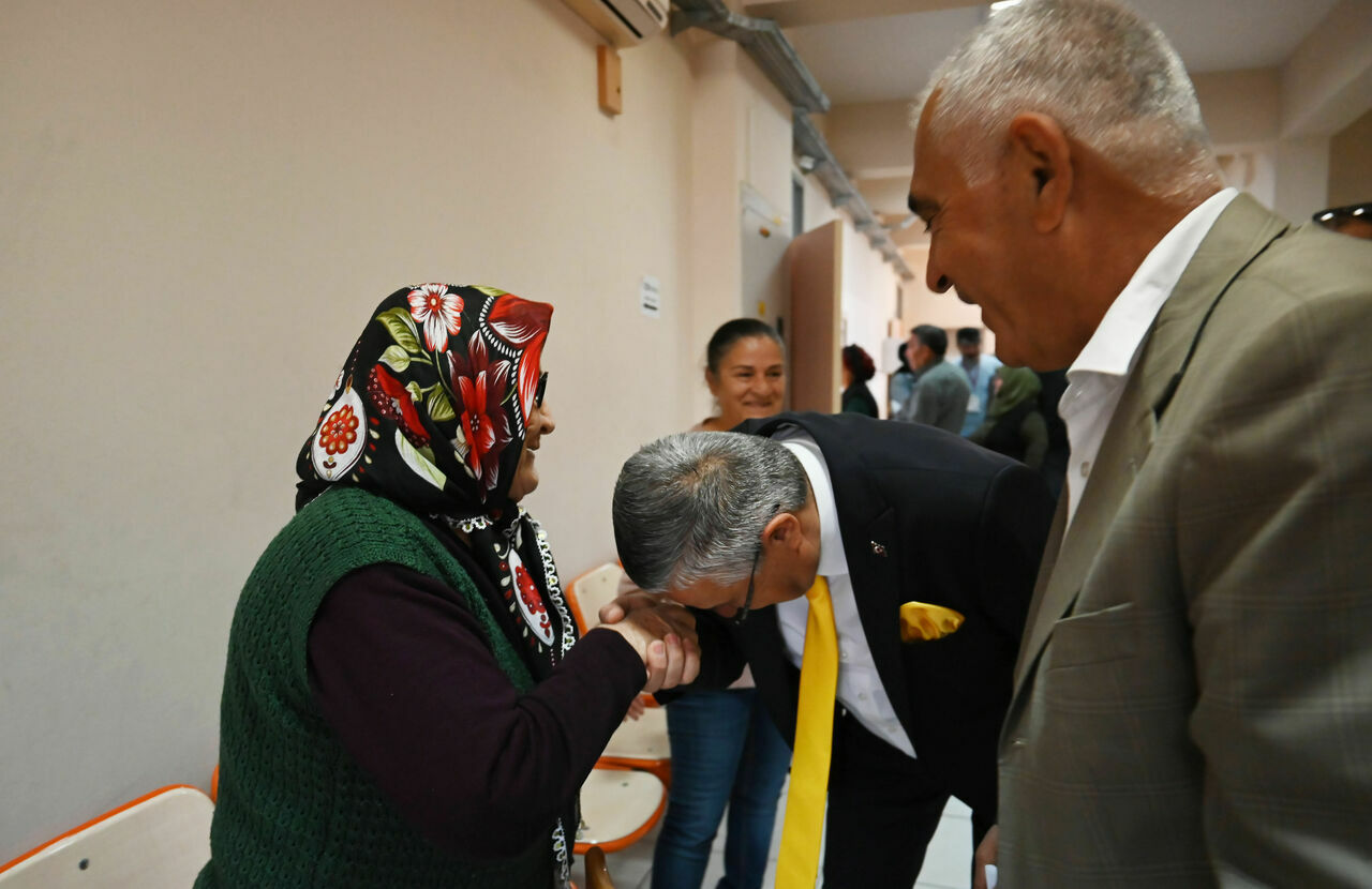 Kemer Belediye Başkanı Topaloğlu oyunu kullandı