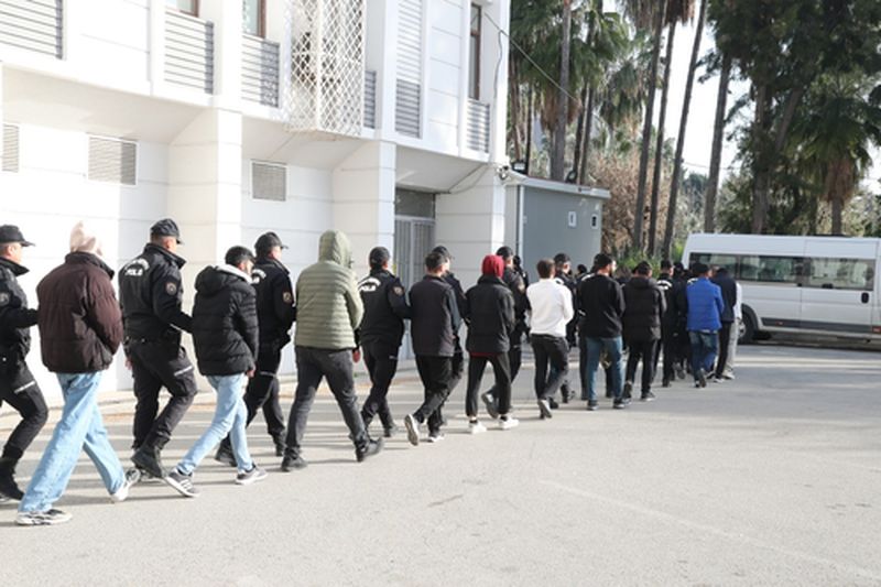 Mersin'de 180 Milyonluk Sazan Sarmalı Operasyonu! 20 Kişi Tutuklandı (2) Result