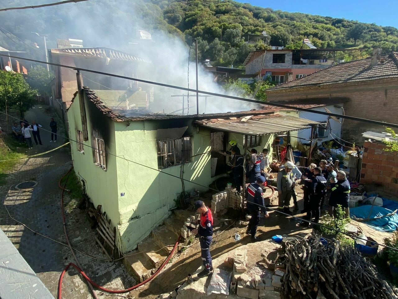 2 Yaşındaki Çocuk Alevlerin Arasında Kalarak Hayatını Kaybetti2