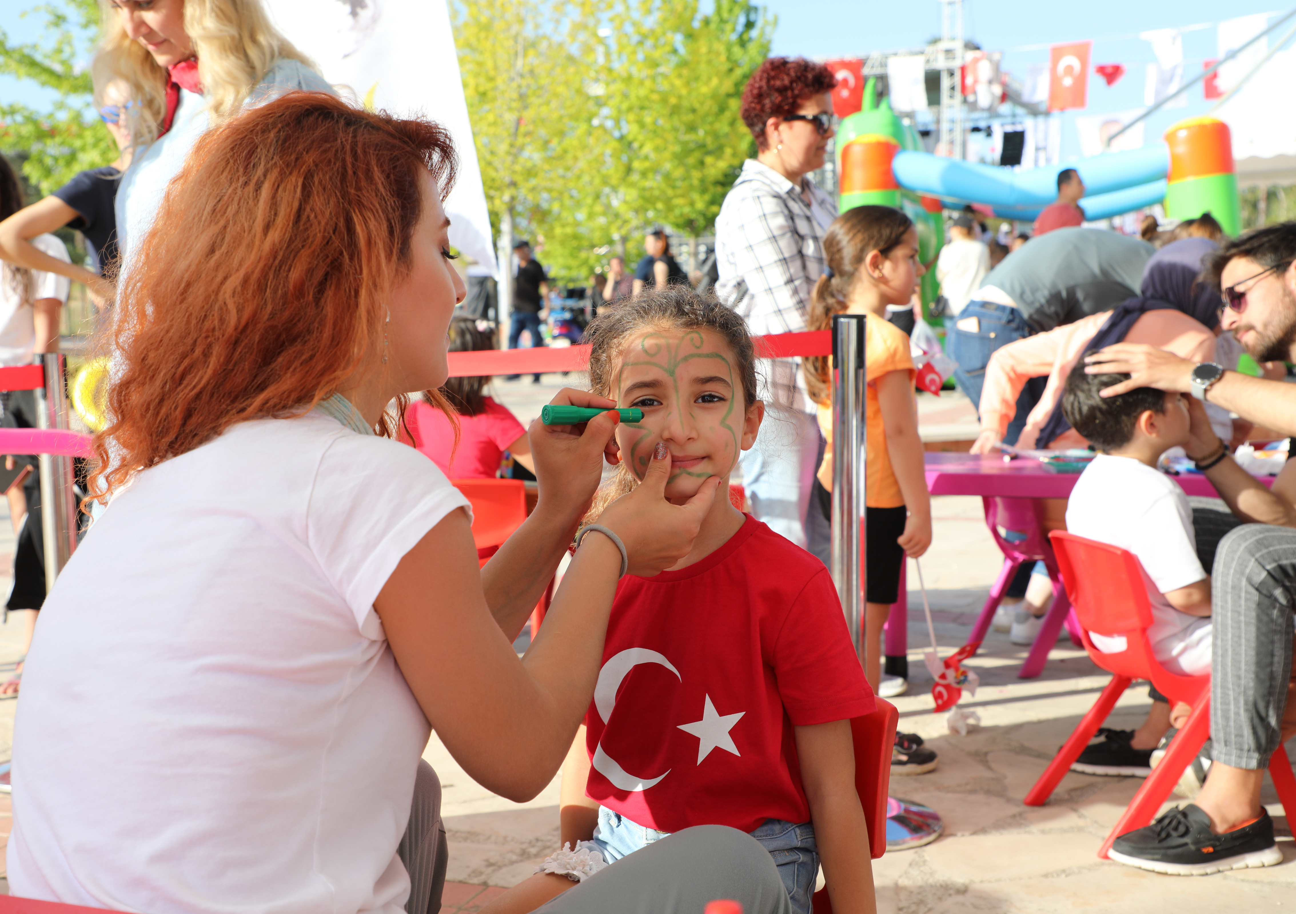 Antalya Büyükşehir Belediyesi 23 Nisan'ı çocuk ve uçurtma festivali ile kutluyor