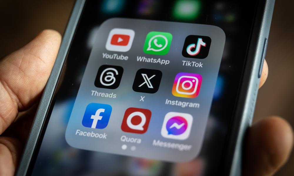 Apple WhatsApp ve Threads uygulamalarına erişim engeli getirdi