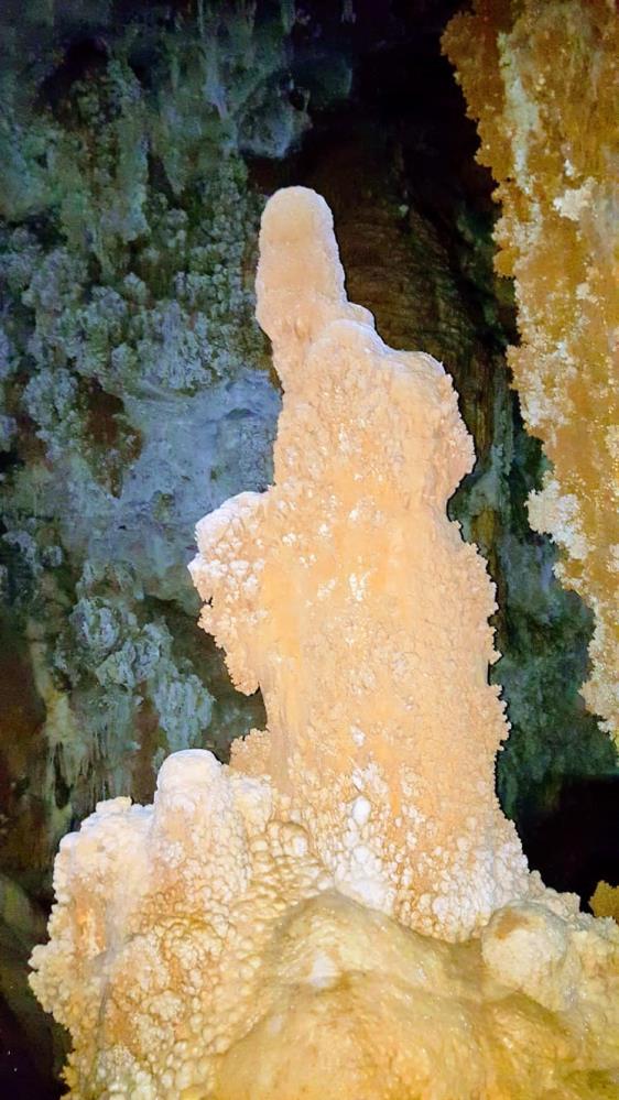 Elazığ'da Gümüşkaya Mağarası doğal oluşumlarıyla büyülüyor