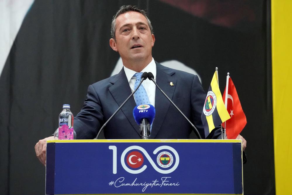 Fenerbahçe Başkanı Ali Koç Yüksek Divan Kurulu Başkanı Uğur Dündar'a teşekkür etti