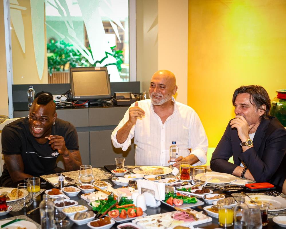 Vincenzo Montella Adana Demirspor yöneticileriyle kahvaltıda buluştu