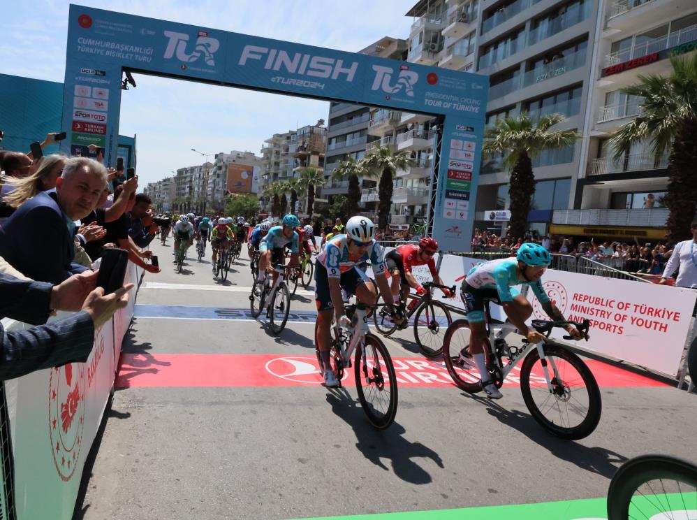 59'uncu Cumhurbaşkanlığı Türkiye Bisiklet Turu'nda heyecan dolu Çeşme - İzmir etabı tamamlandı