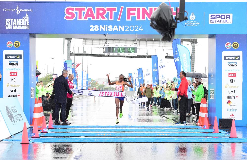 İstanbul Yarı Maratonu'nda zafer Hicham Amghar ve Sheila Chelangat oldu