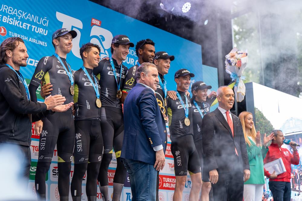 Cumhurbaşkanlığı Türkiye Bisiklet Turu'nda şampiyonlar ödüllerini aldı