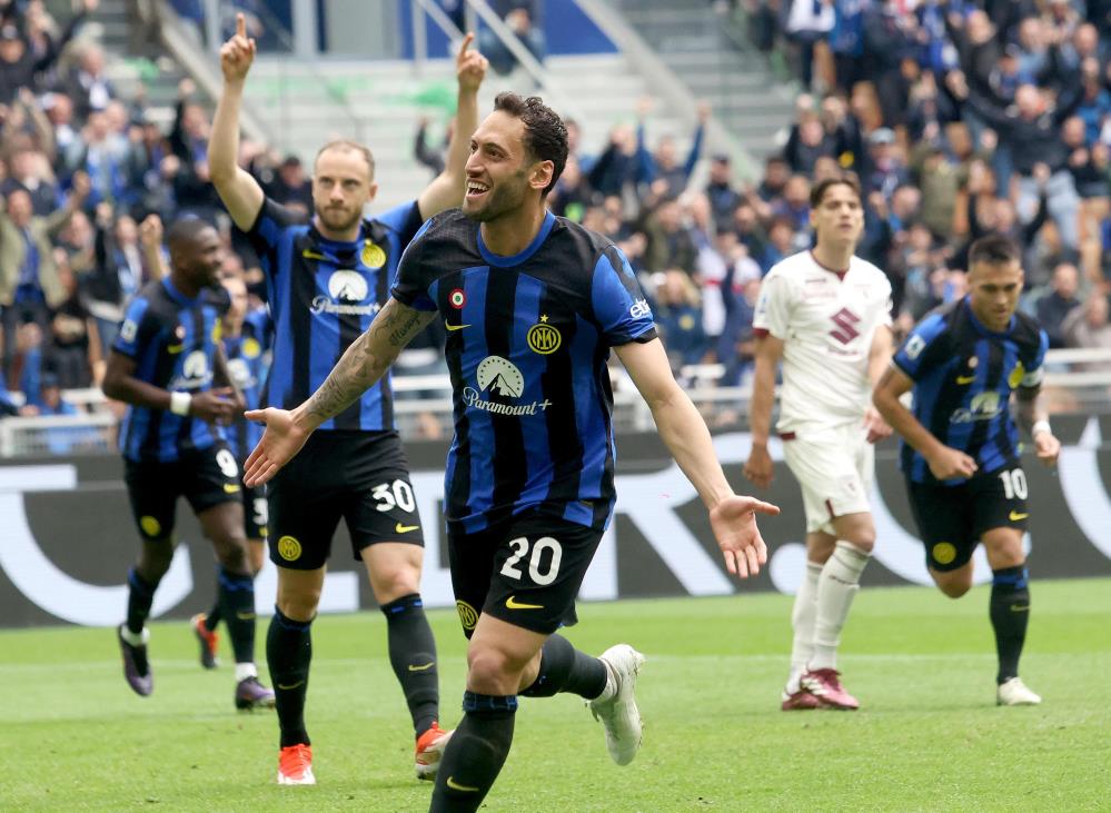 Inter Hakan Çalhanoğlu'nun golleriyle Torino'yu mağlup etti