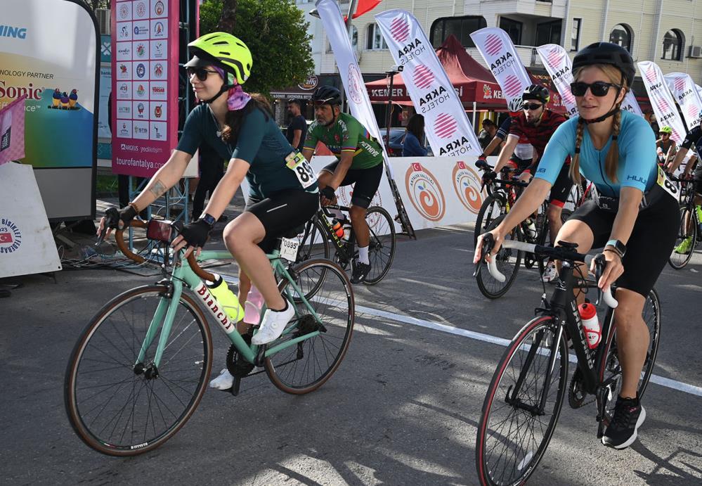 Akra Gran Fondo Bisiklet Yarışı Kemer'de heyecanla tamamlandı