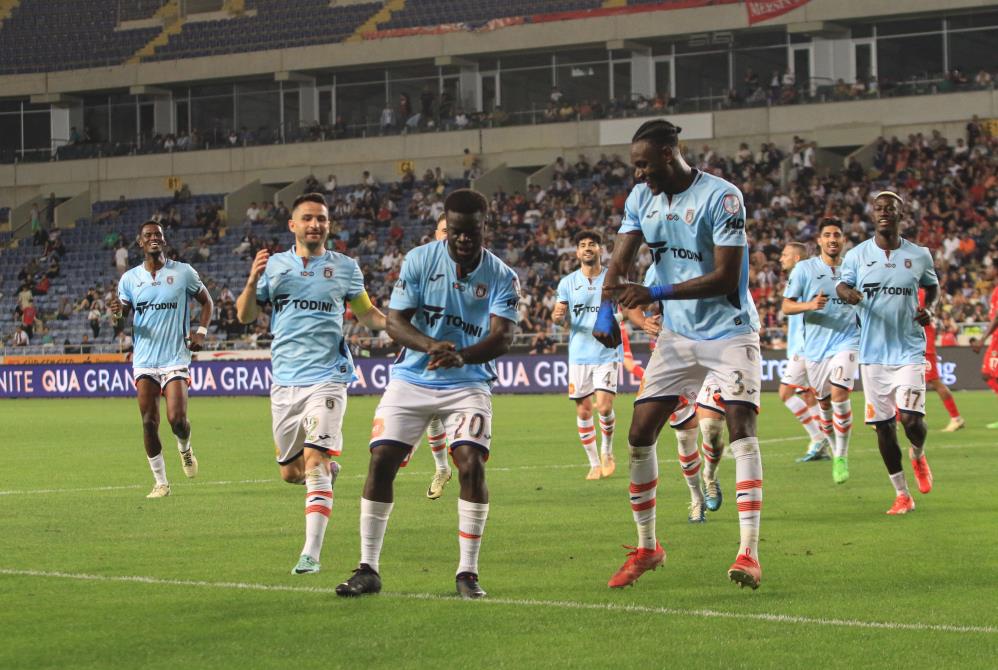Başakşehir Hatayspor'u yenerek Avrupa kupalarına yaklaştı