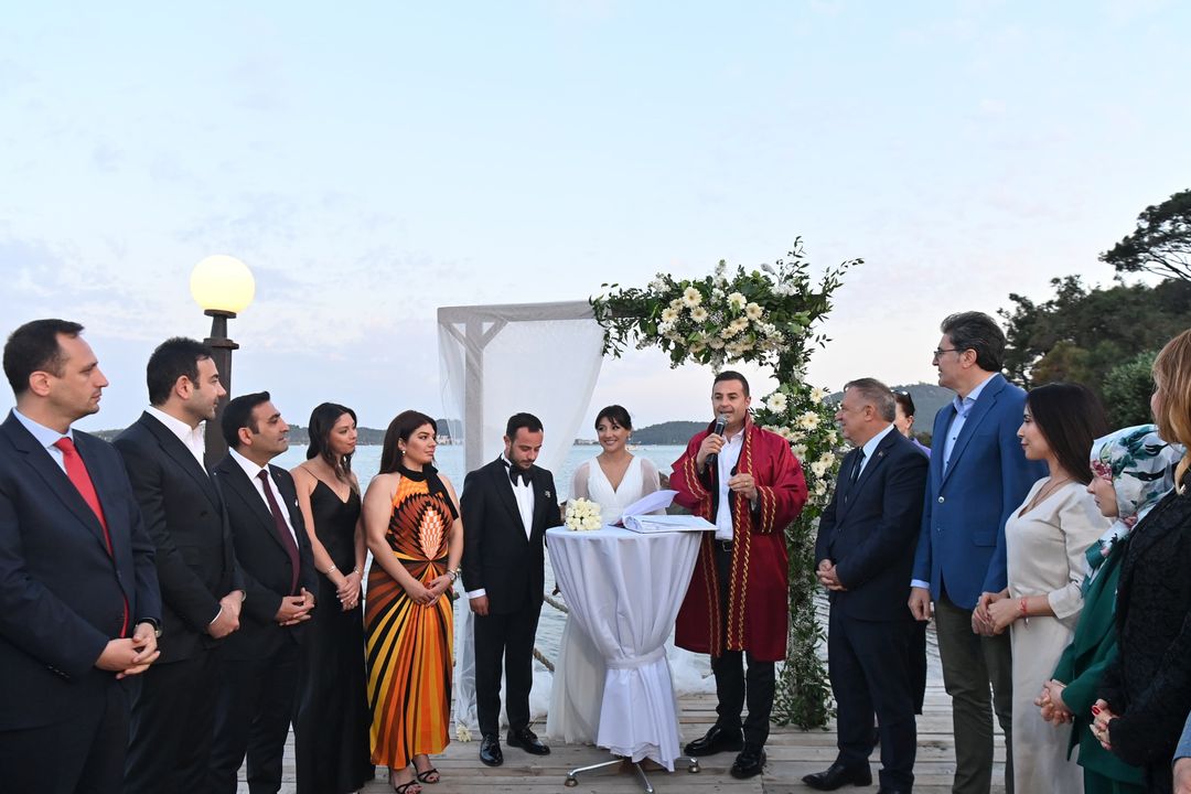 Balıkesir Belediye Başkanı Akın Chp Parti Meclisi Üyesinin Nikahını Kıydı Result