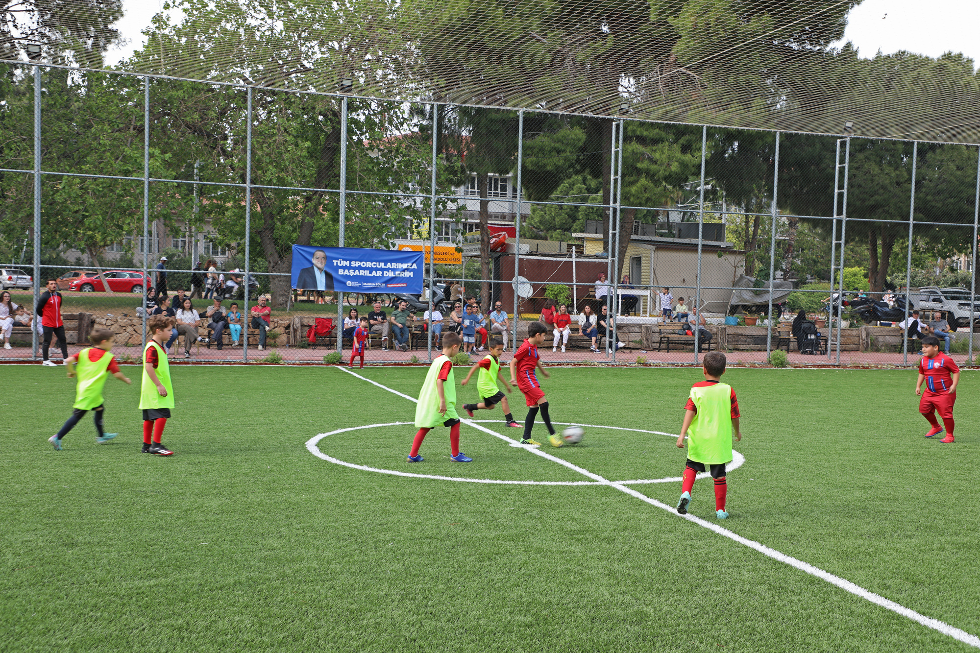Antalya'da 23 Nisan futbol turnuvası minik sporcuları buluşturdu
