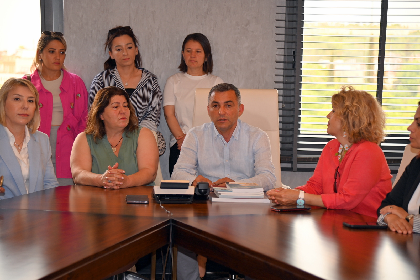 CHP Manavgat Kadın Kolları Belediye Başkanı Niyazi Nefi Kara’yı ziyaret etti
