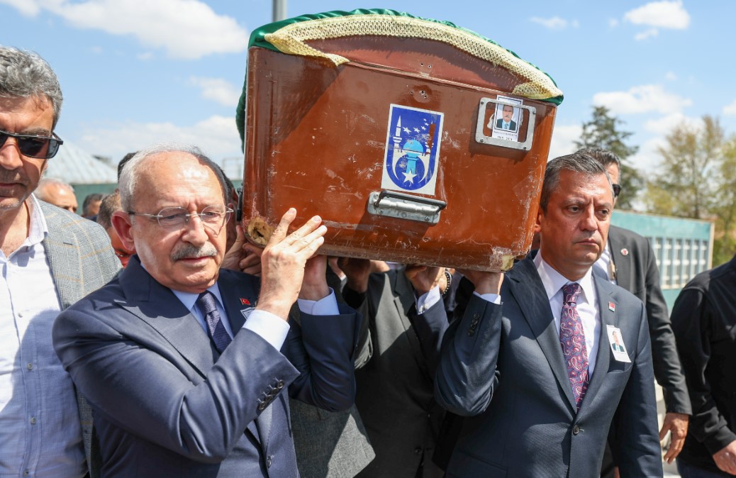 Özel ve Kılıçdaroğlu Bayraktar'ın cenazesine katıldı
