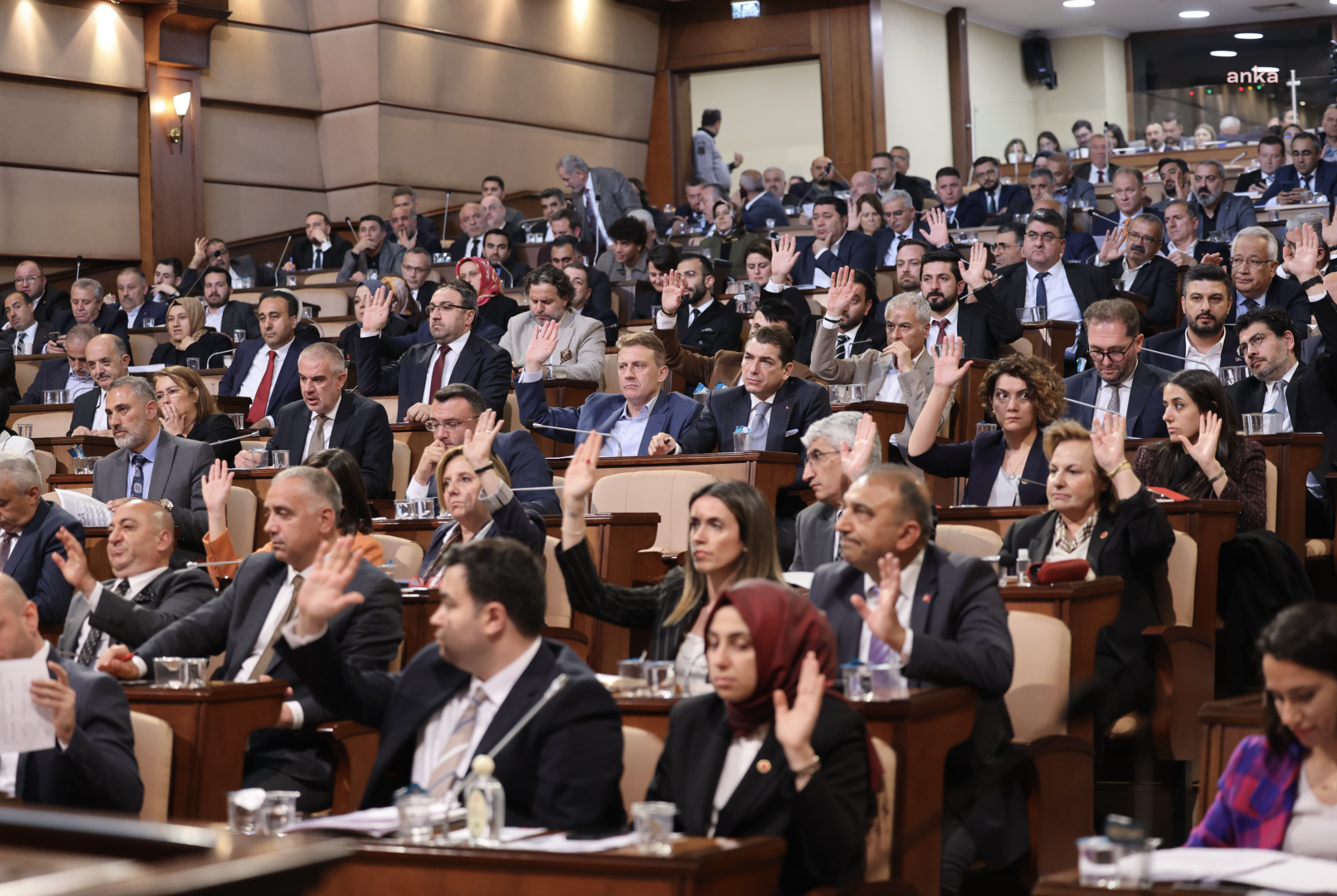 İBB Meclisi’nden Ekrem İmamoğlu'na borçlanma onayı: AKP'liler de destekledi