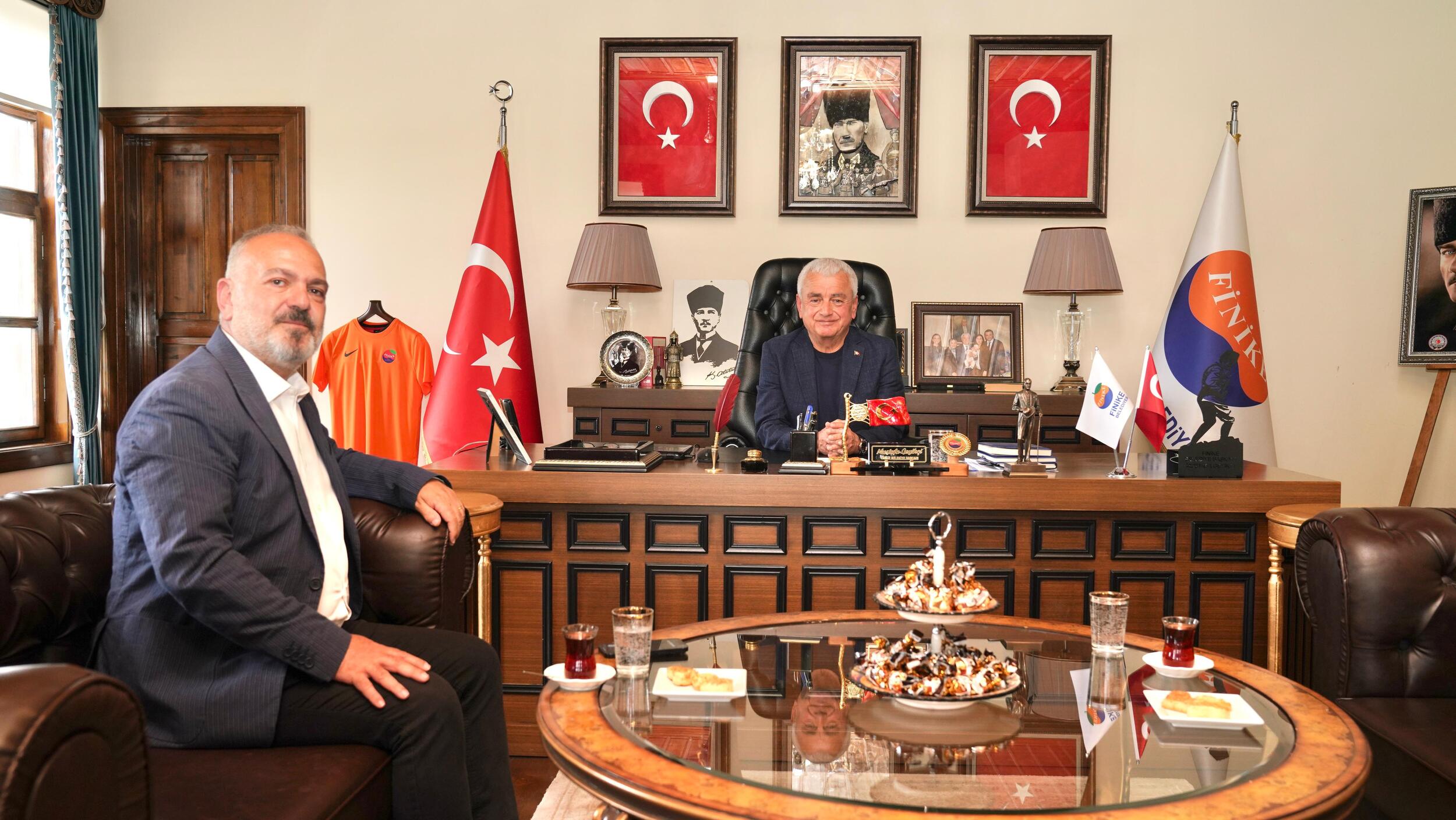 BAİB Başkanı Ümit Mirza Çavuşoğlu Finike Belediye Başkanı Mustafa Geyikçi'yi ziyaret etti