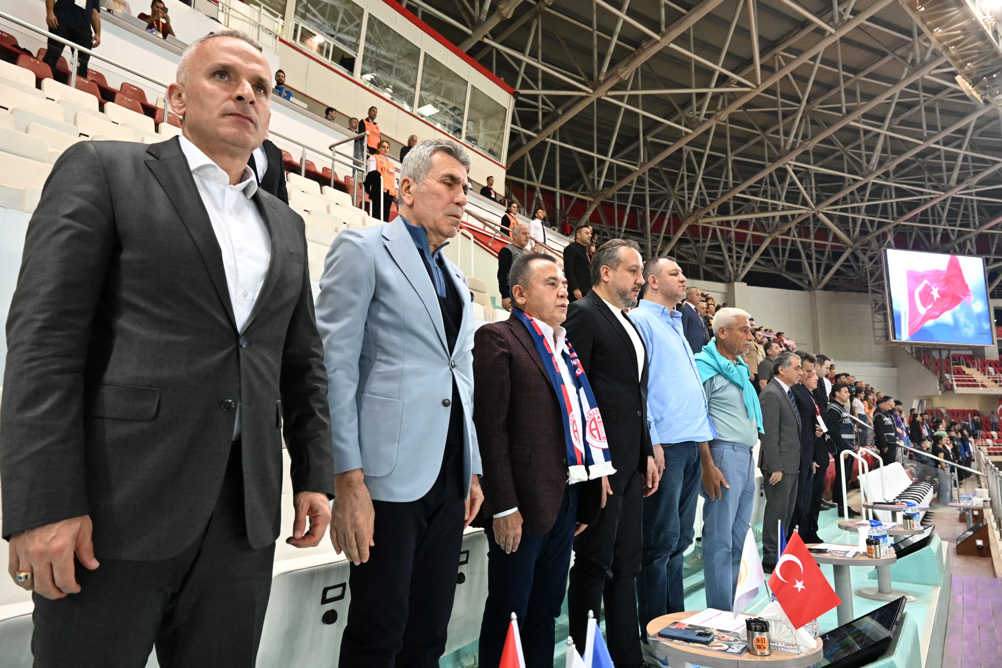 Başkan Böcek Antalyaspor maçında!