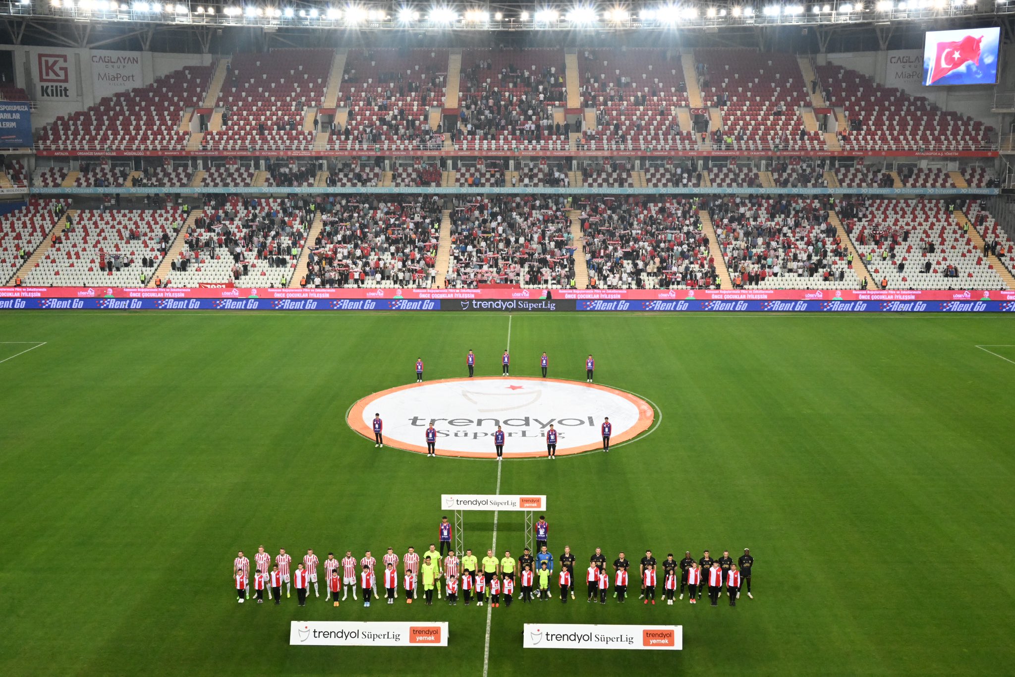 Başkan Böcek Antalyaspor maçında!