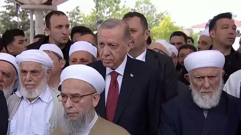 Anıtkabir törenlerine katılmayan Erdoğan o cenazeye katıldı