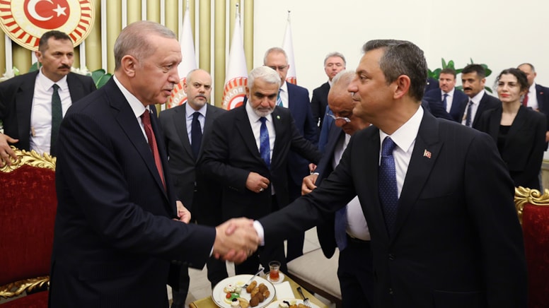 Cumhurbaşkanı Erdoğan ve CHP Genel Başkanı Özgür Özel TBMM resepsiyonunda görüştü