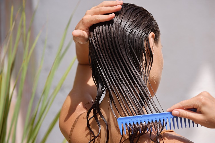 Parlayan saçlar için doğal bakım yağları: Hangi yağlar işe yarıyor?
