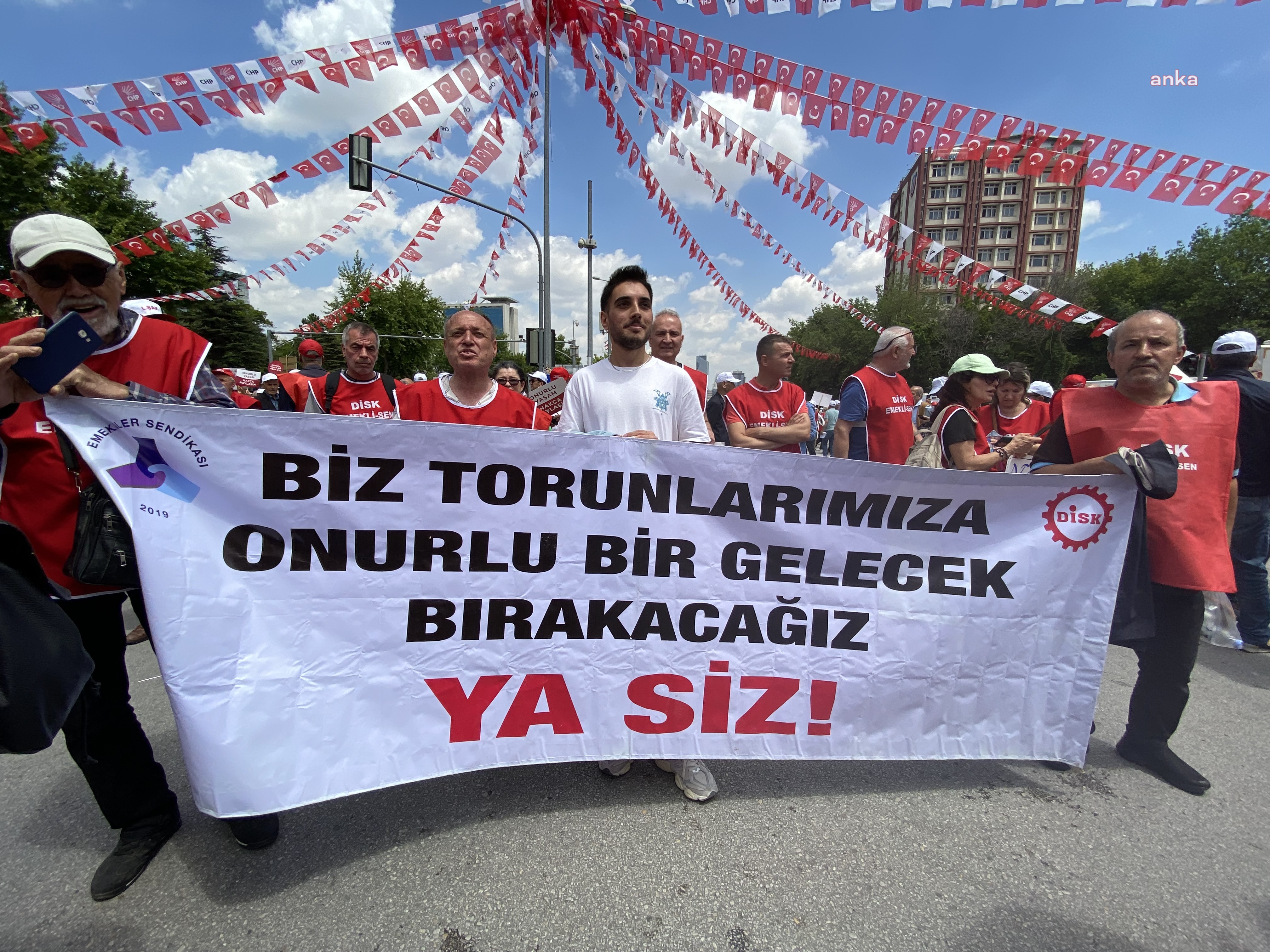 Tandoğan'da binlerce emekli CHP'nin büyük mitinginde buluştu