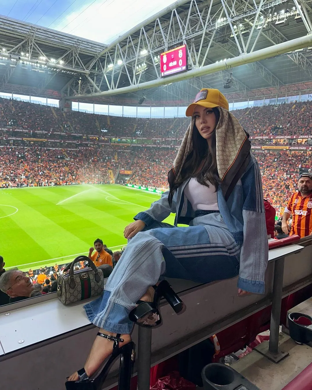 Galatasaray'ın 24'üncü şampiyonluğuna Wanda Nara'nın paylaşımları damga vurdu