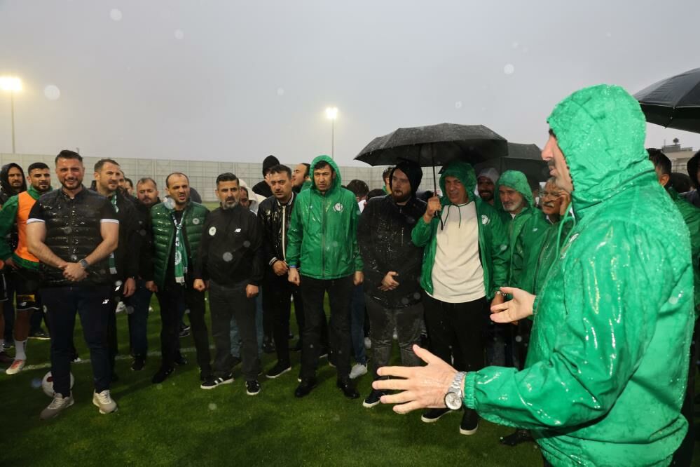 Konya Valisi ve Milletvekilleri Fenerbahçe maçı öncesi Konyaspor'a destek verdi