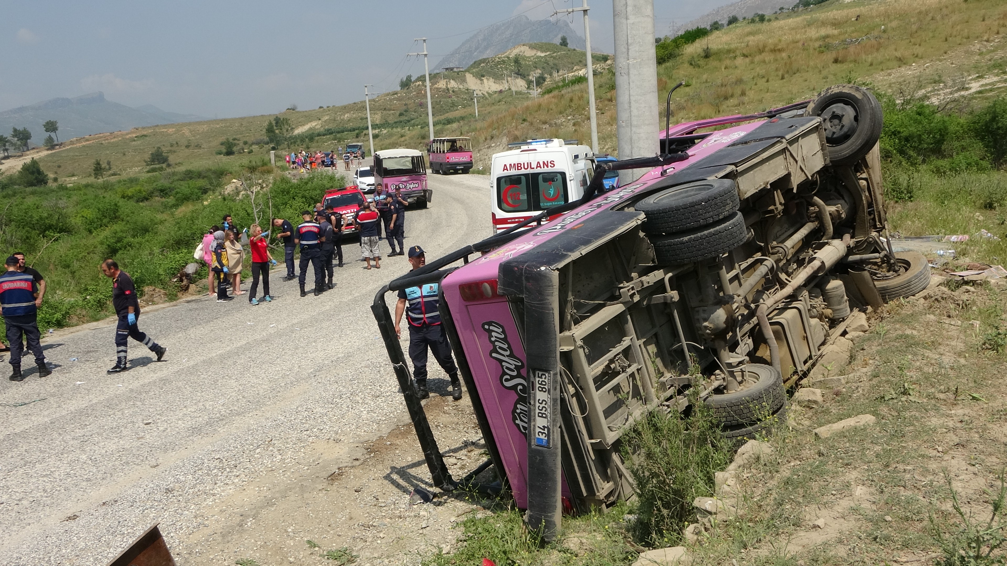 Antalya'da safari araçları çarpıştı: 15 yaralı