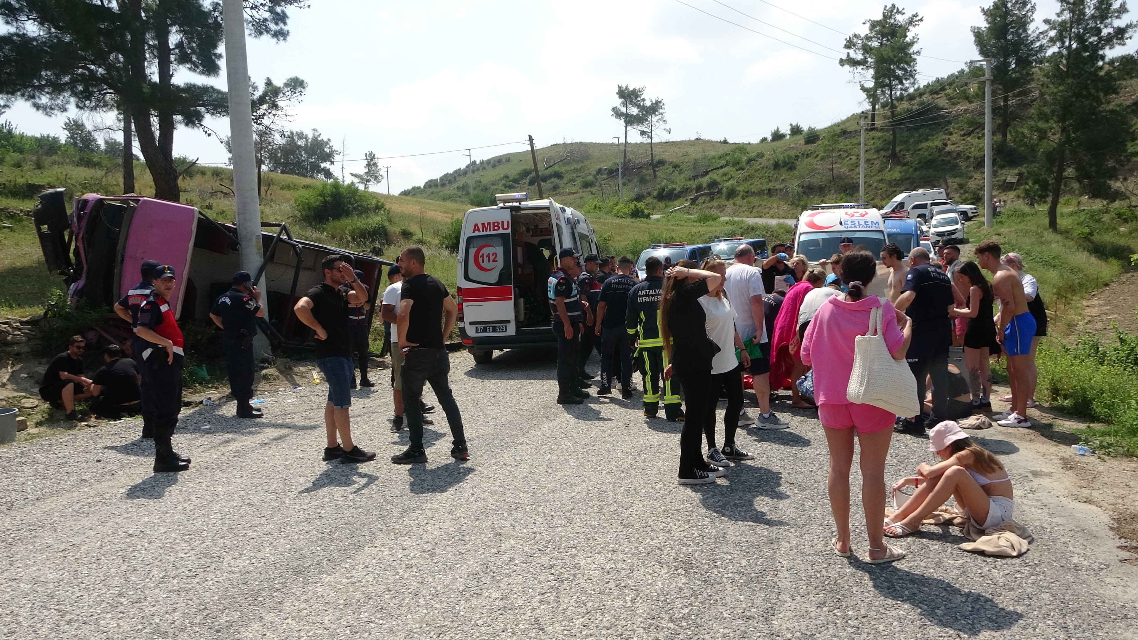 Antalya'da safari araçları çarpıştı: 15 yaralı