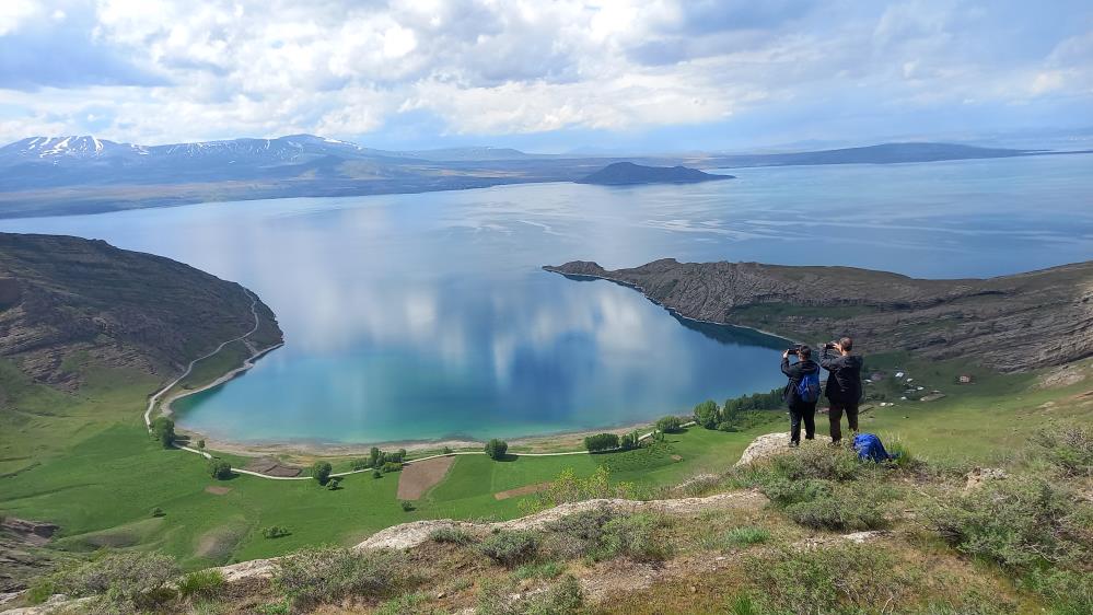 Tatvan'ın İncekaya Krateri doğaseverleri büyülüyor